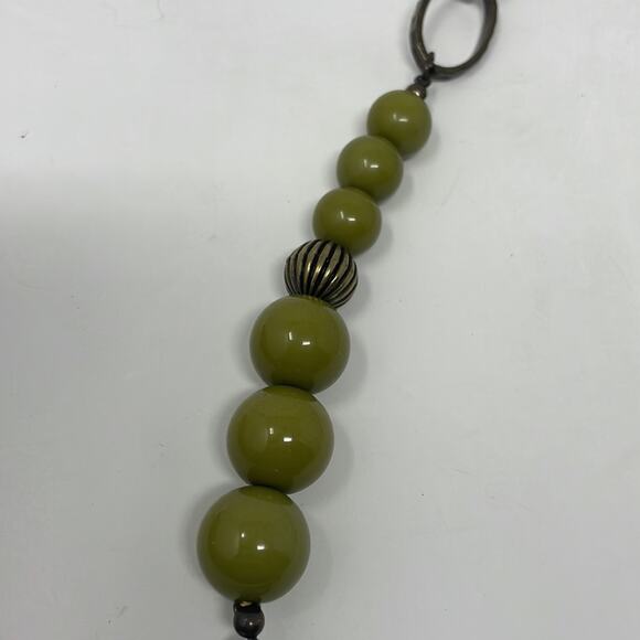 Vintage mod lime green long strand necklace - Picture 3 of 6